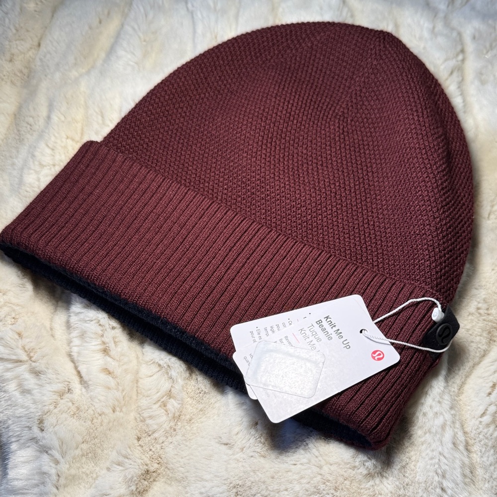 Reversible Lululemon Knit Me Up Beanie Garnet/Navy